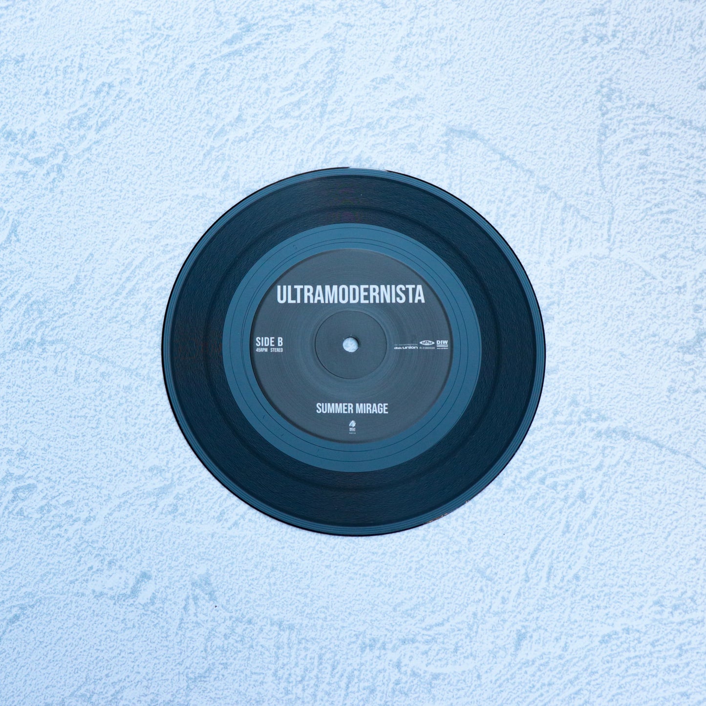 ULTRAMODERNISTA / Windy Summer